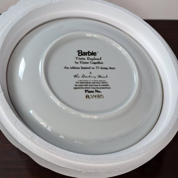 BARBIE VISITS ENGLAND - Danbury Mint Limited Edition Collectors Plate - Picture 4 of 6